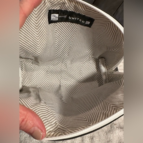 Saks Fifth Avenue Polaris Amenity Zip Makeup Toiletry Pouch exclusively UNITED - Picture 8 of 15